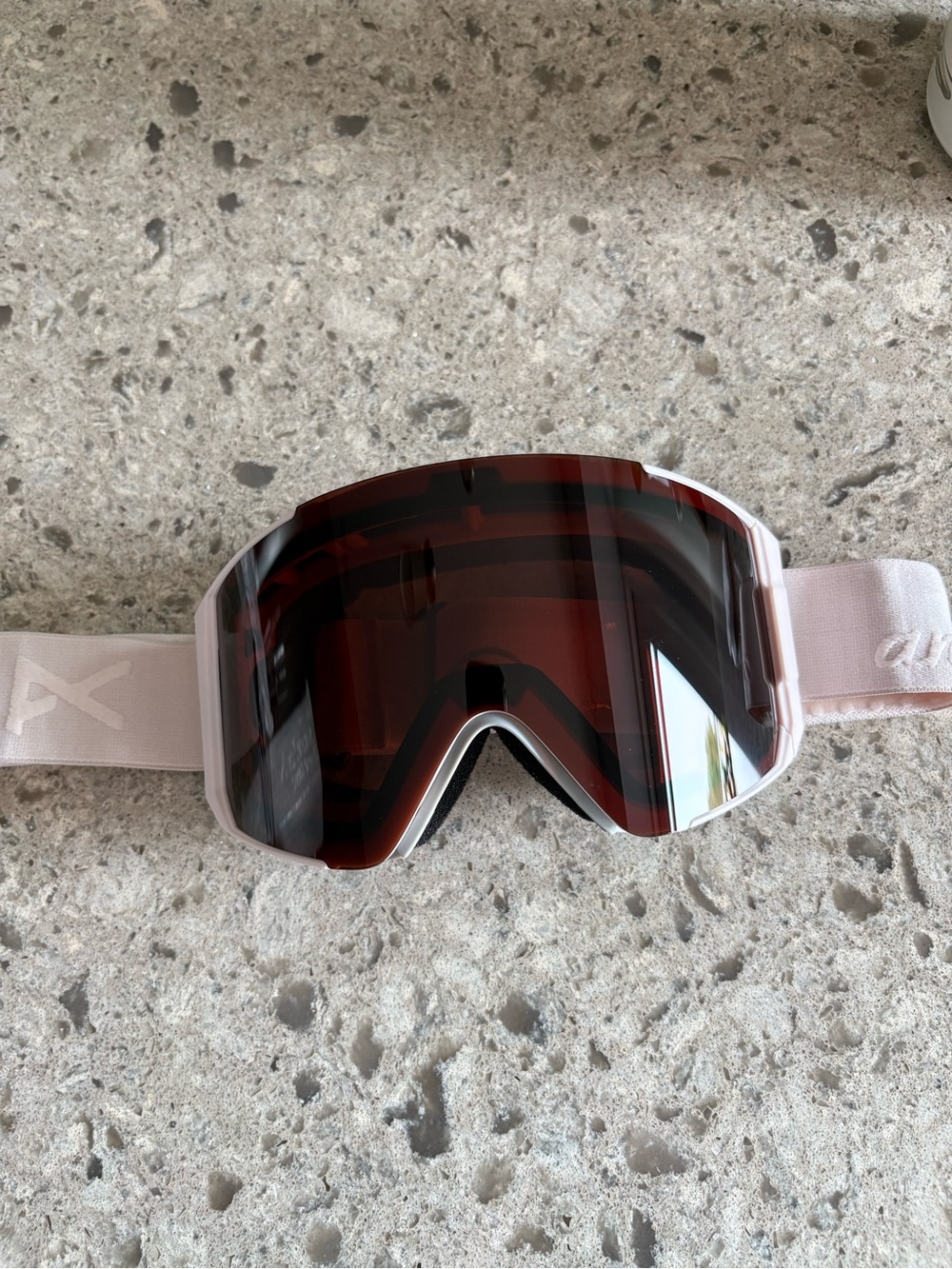 Anon Women’s Sync Pink/Sonar Smoke Lens by Zeiss (includes extra lens)